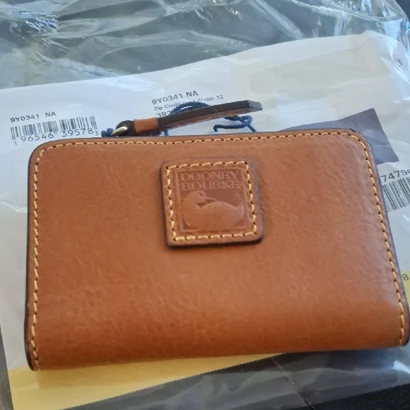 Dooney & Bourke Florentine Zip Credit Card Wallet 12 - Picture 4 of 6
